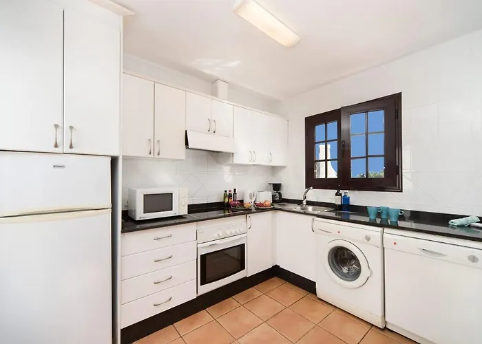 فيلة Papagayo By